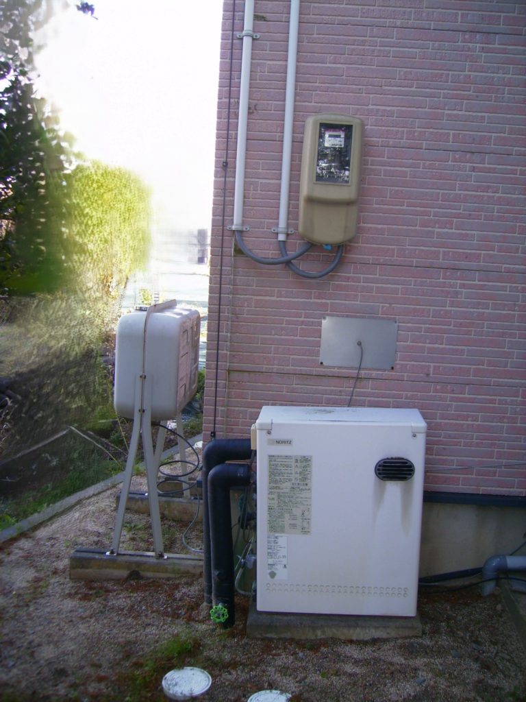 郡山リフォーム石油給湯器→エコ給湯器交換ビフォー写真